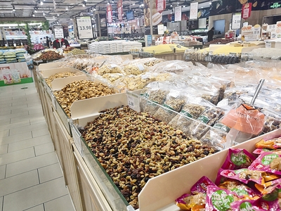 散裝食品裸售存在隱患，開放式管理需加強監管